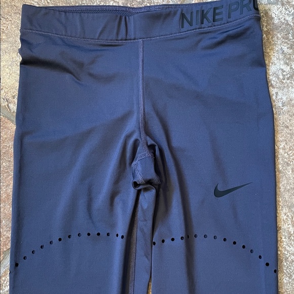 Nike women's running Leggings and running sweatshirt - Picture 3 of 7